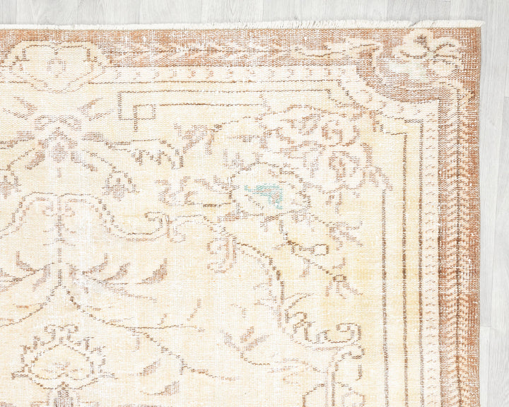 Beige Oushak Rug 5' 7" x 8' 10" | No. VR68335