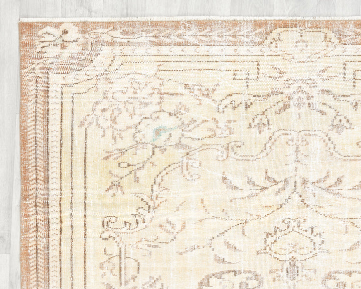 Beige Oushak Rug 5' 7" x 8' 10" | No. VR68335