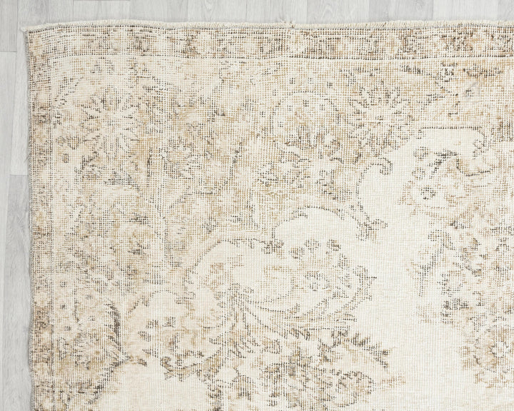 Beige Oushak Rug 6' 4" x 9' 8" | No. VR96429