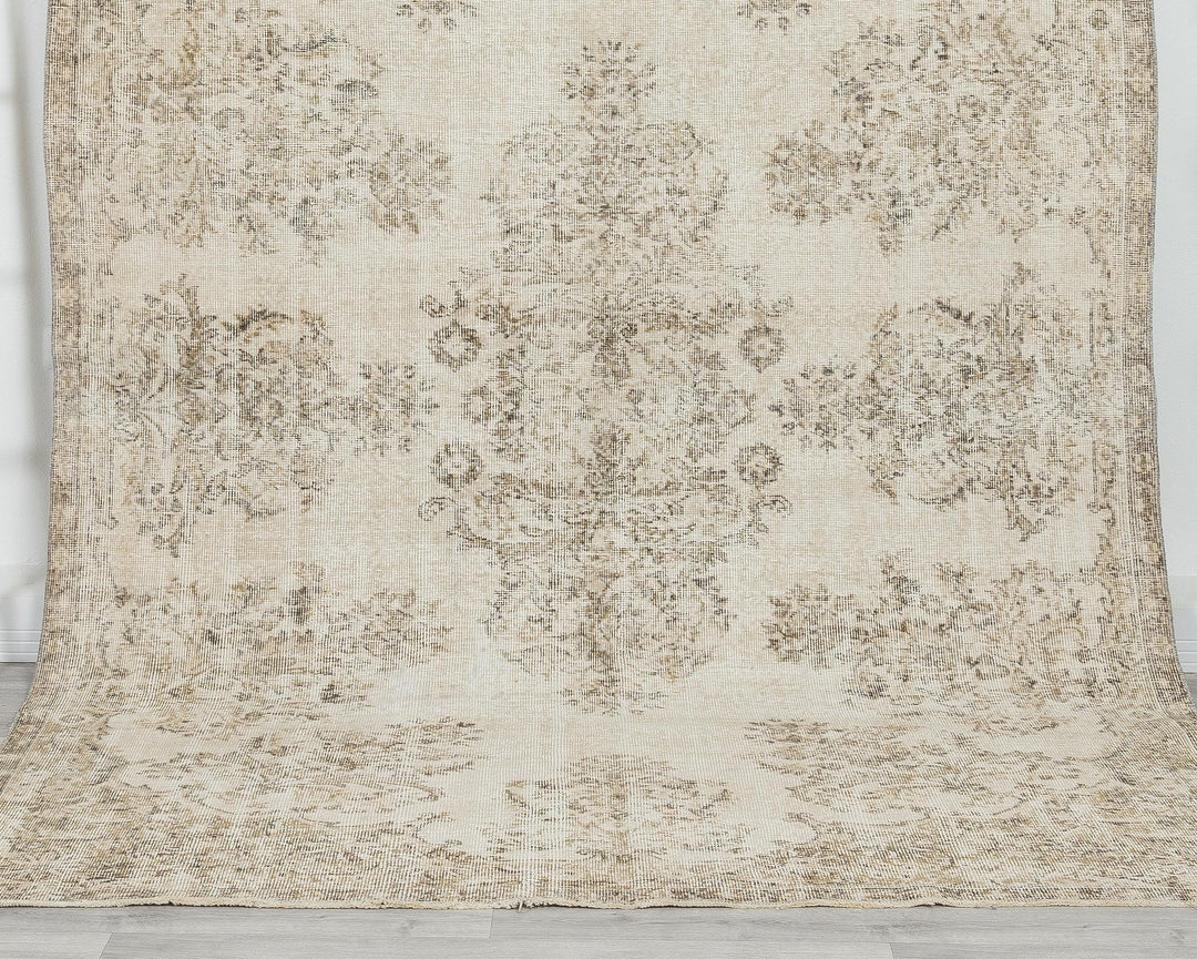 Beige Oushak Rug 6' 4" x 9' 8" | No. VR96429