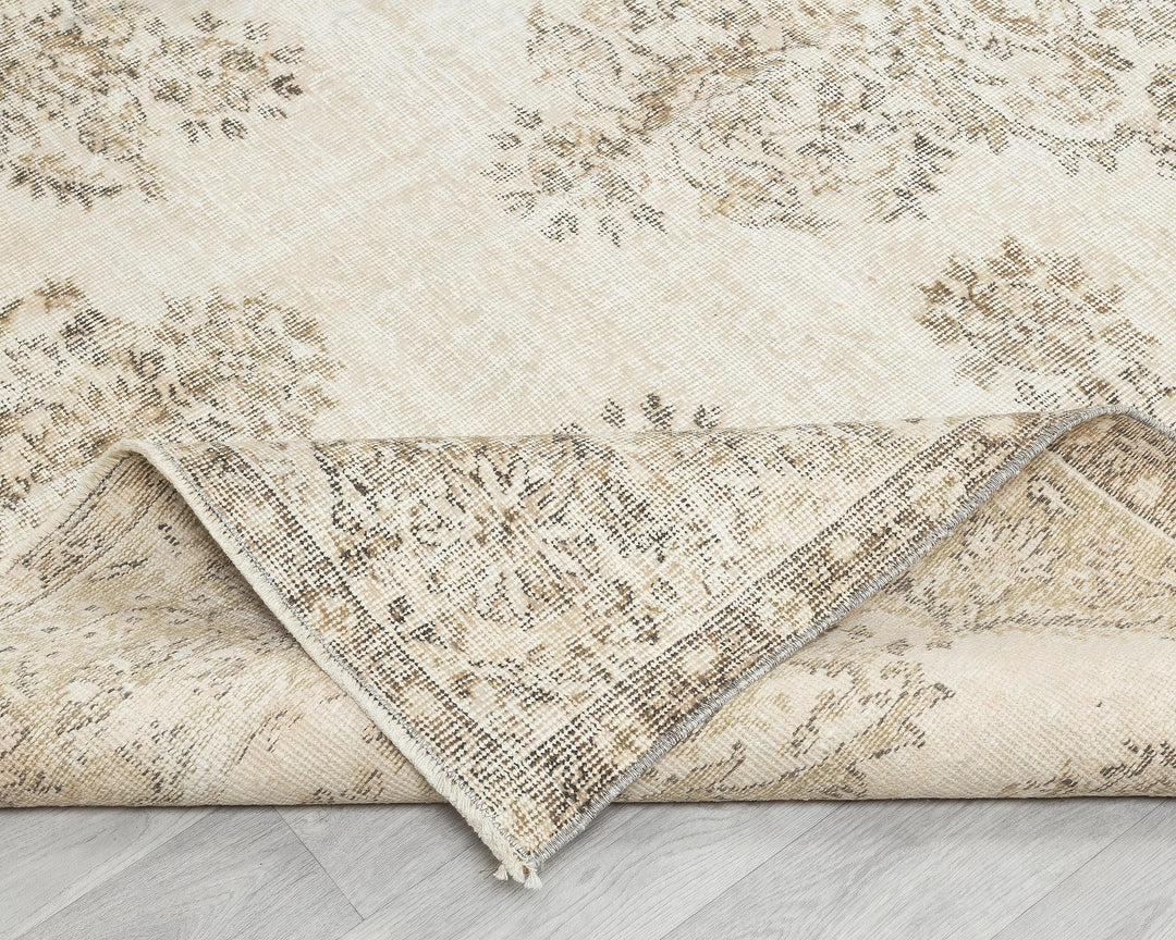 Beige Oushak Rug 6' 4" x 9' 8" | No. VR96429