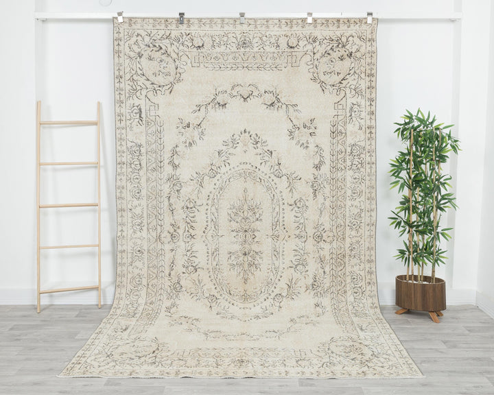 Beige Oushak Rug 6' 4" x 10' 2" | No. VR67306