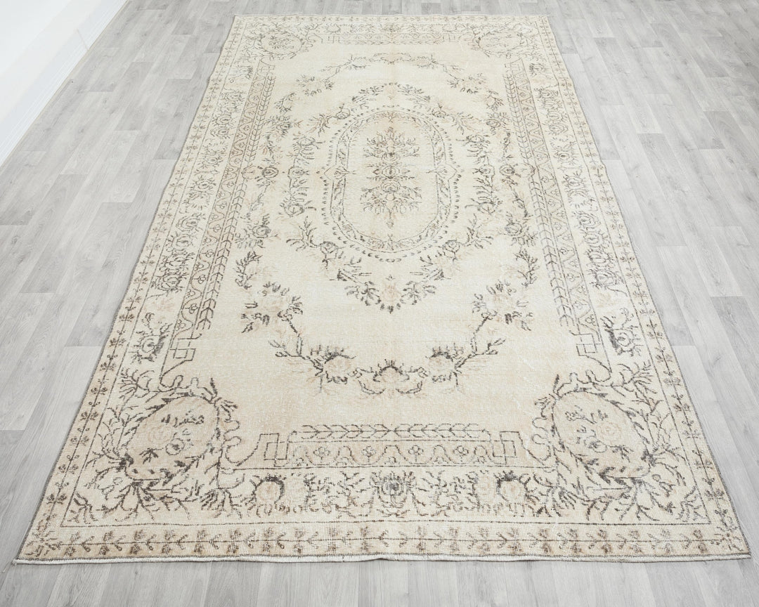 Beige Oushak Rug 6' 4" x 10' 2" | No. VR67306