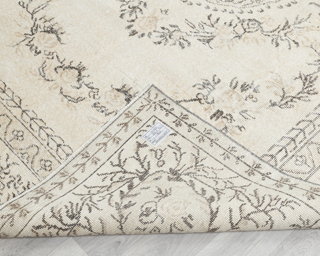 Beige Oushak Rug 6' 4" x 10' 2" | No. VR67306