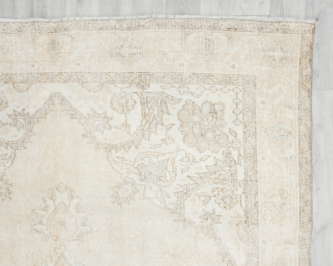 Beige Oushak Rug 6' 1" x 9' 7" | No. VR85040