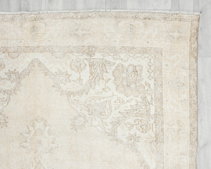 Beige Oushak Rug 6' 1" x 9' 7" | No. VR85040