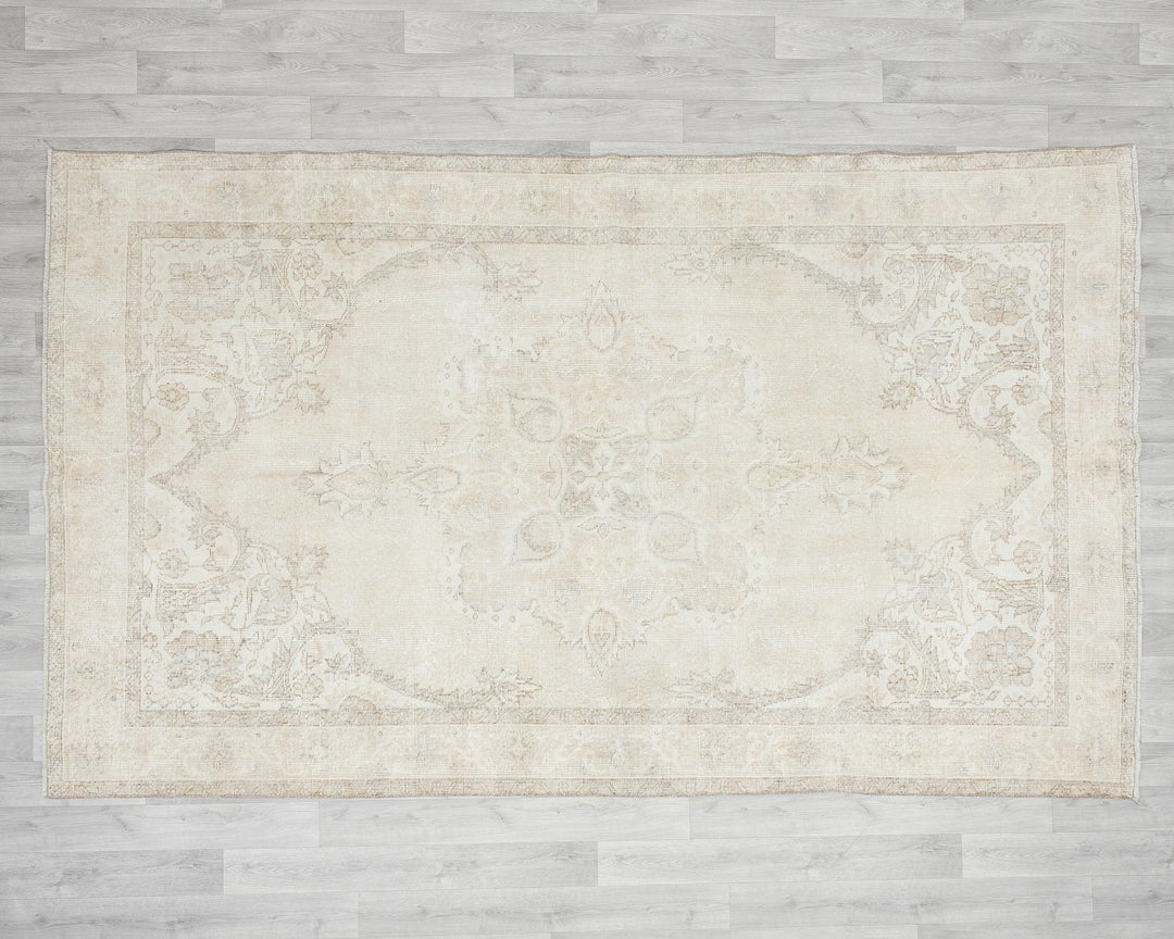 Beige Oushak Rug 6' 1" x 9' 7" | No. VR85040