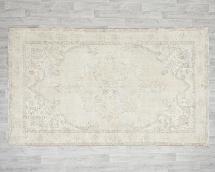 Beige Oushak Rug 6' 1" x 9' 7" | No. VR85040