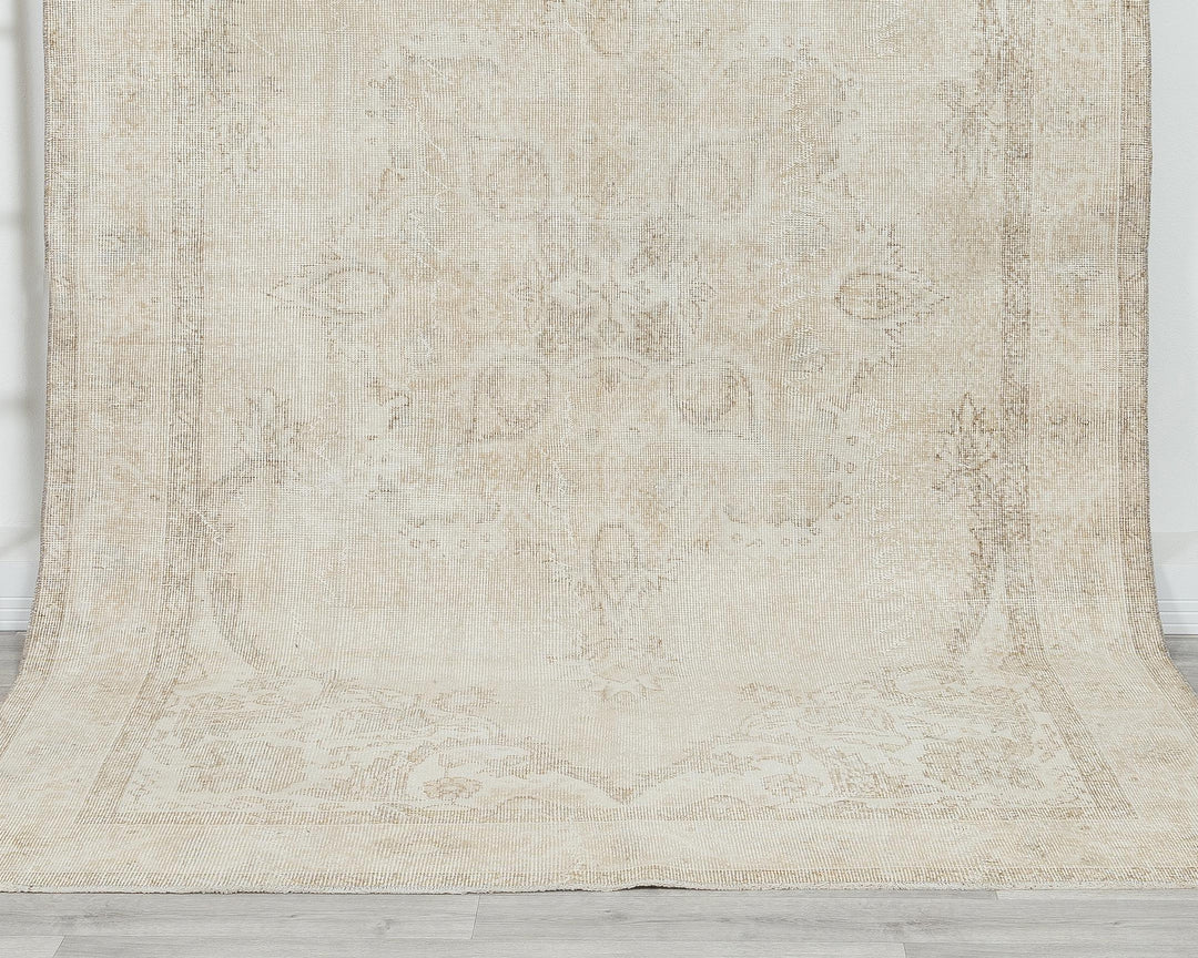 Beige Oushak Rug 6' 1" x 9' 7" | No. VR85040