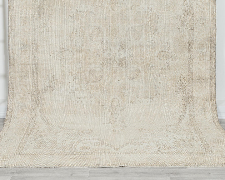Beige Oushak Rug 6' 1" x 9' 7" | No. VR85040