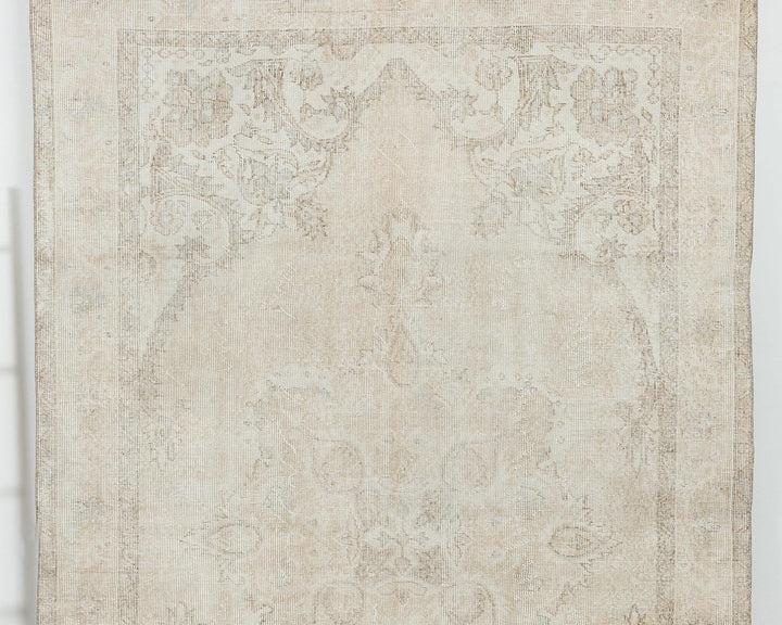 Beige Oushak Rug 6' 1" x 9' 7" | No. VR85040