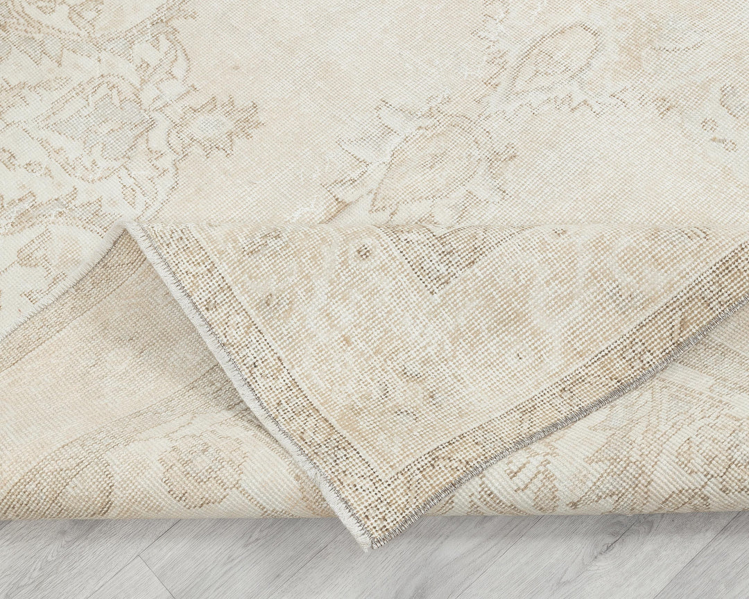 Beige Oushak Rug 6' 1" x 9' 7" | No. VR85040