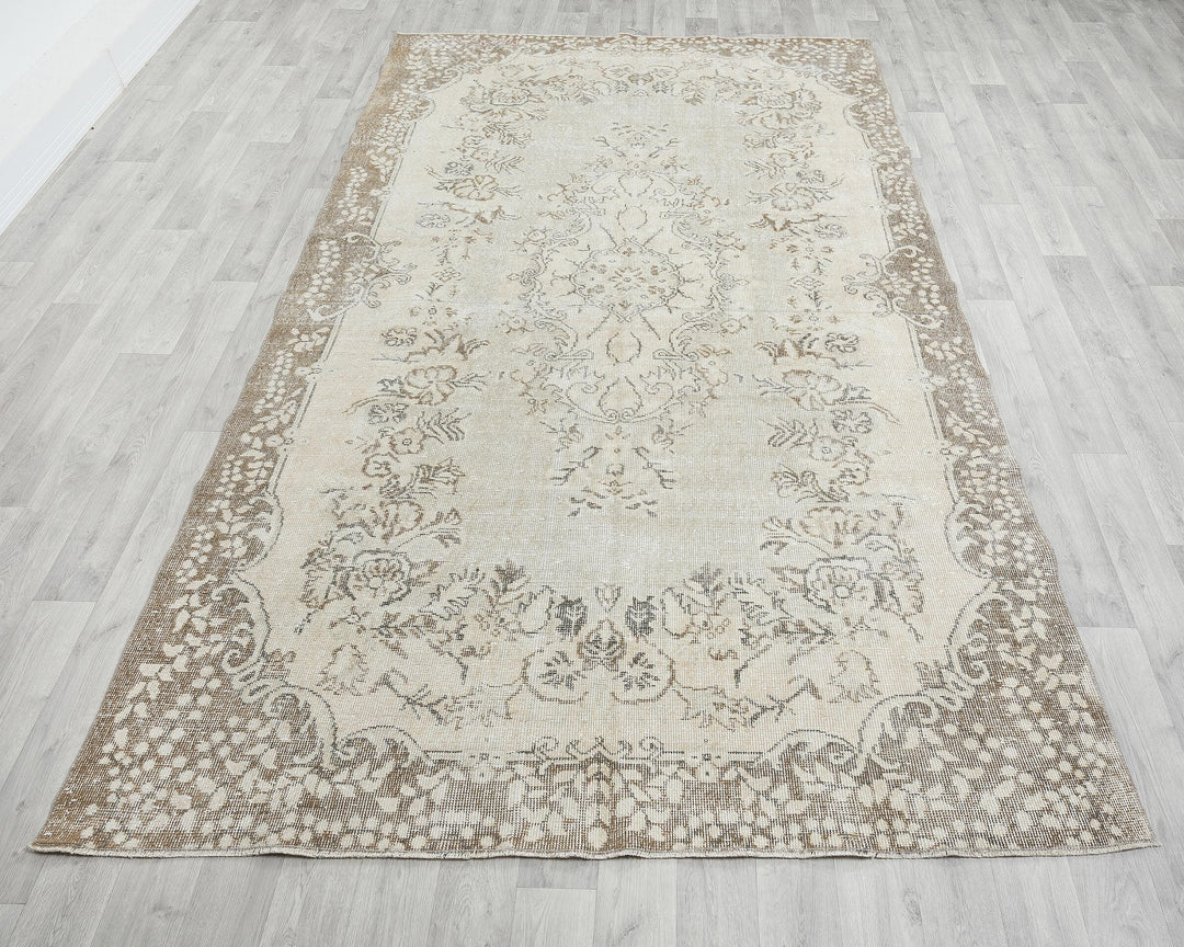 Beige Oushak Rug 5' 10" x 9' 8" | No. VR14573