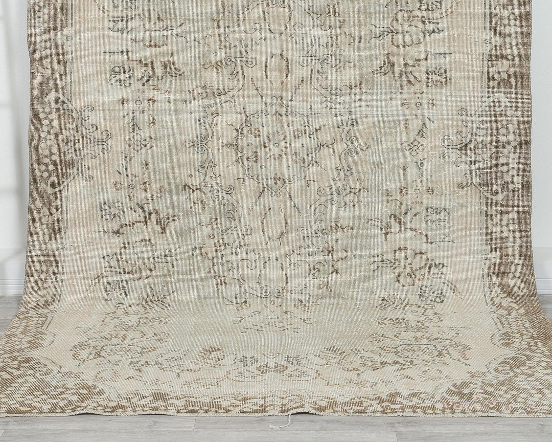 Beige Oushak Rug 5' 10" x 9' 8" | No. VR14573