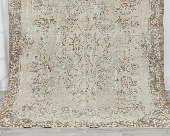 Beige Oushak Rug 5' 10" x 9' 8" | No. VR14573