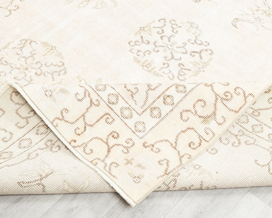 Beige Oushak Rug 5' 10" x 9' 1" | No. VR65238