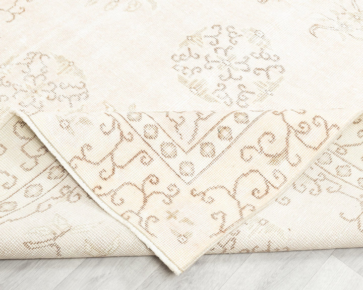 Beige Oushak Rug 5' 10" x 9' 1" | No. VR65238