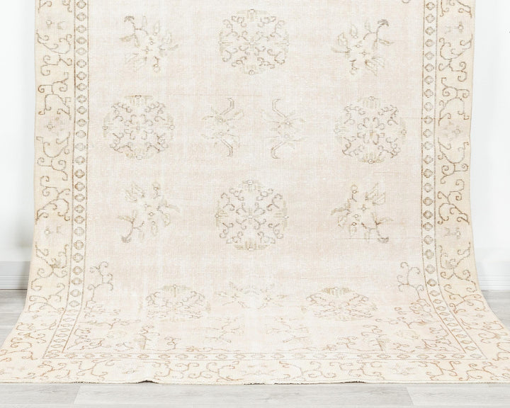 Beige Oushak Rug 5' 10" x 9' 1" | No. VR65238