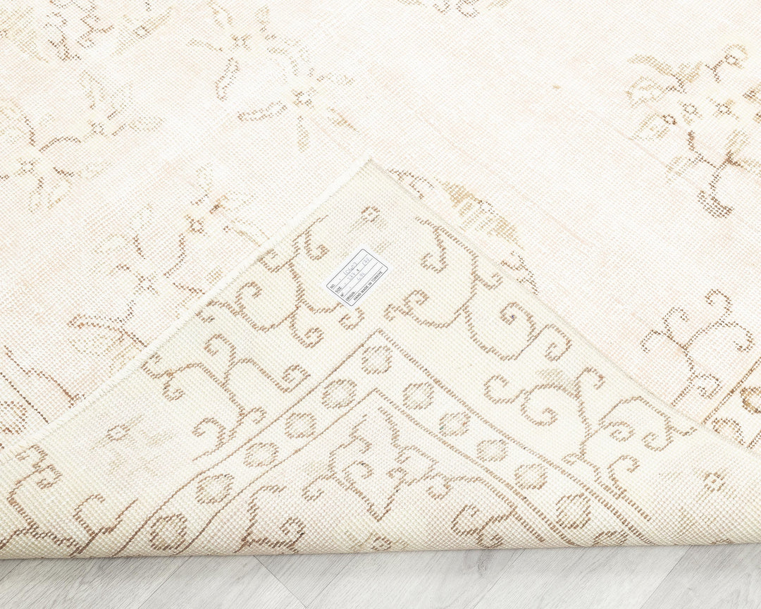 Beige Oushak Rug 5' 10" x 9' 1" | No. VR65238