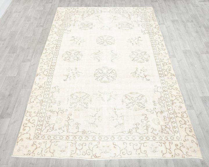 Beige Oushak Rug 5' 10" x 9' 1" | No. VR65238