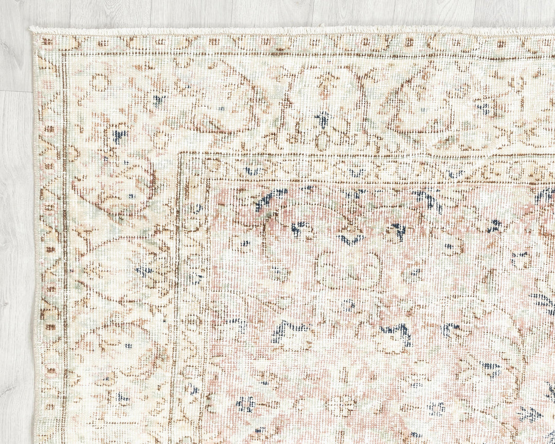 Neutral Oushak Rug 5' 6" x 8' 7" | No. VR67837