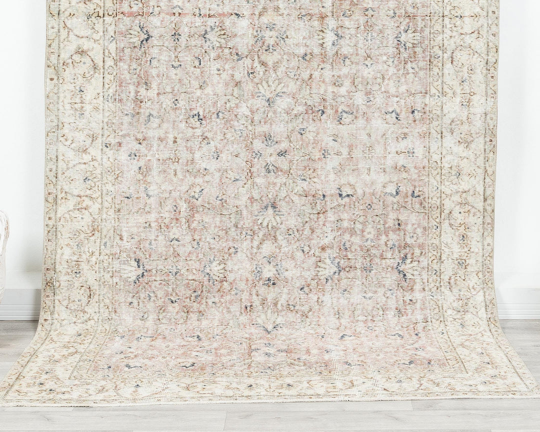 Neutral Oushak Rug 5' 6" x 8' 7" | No. VR67837