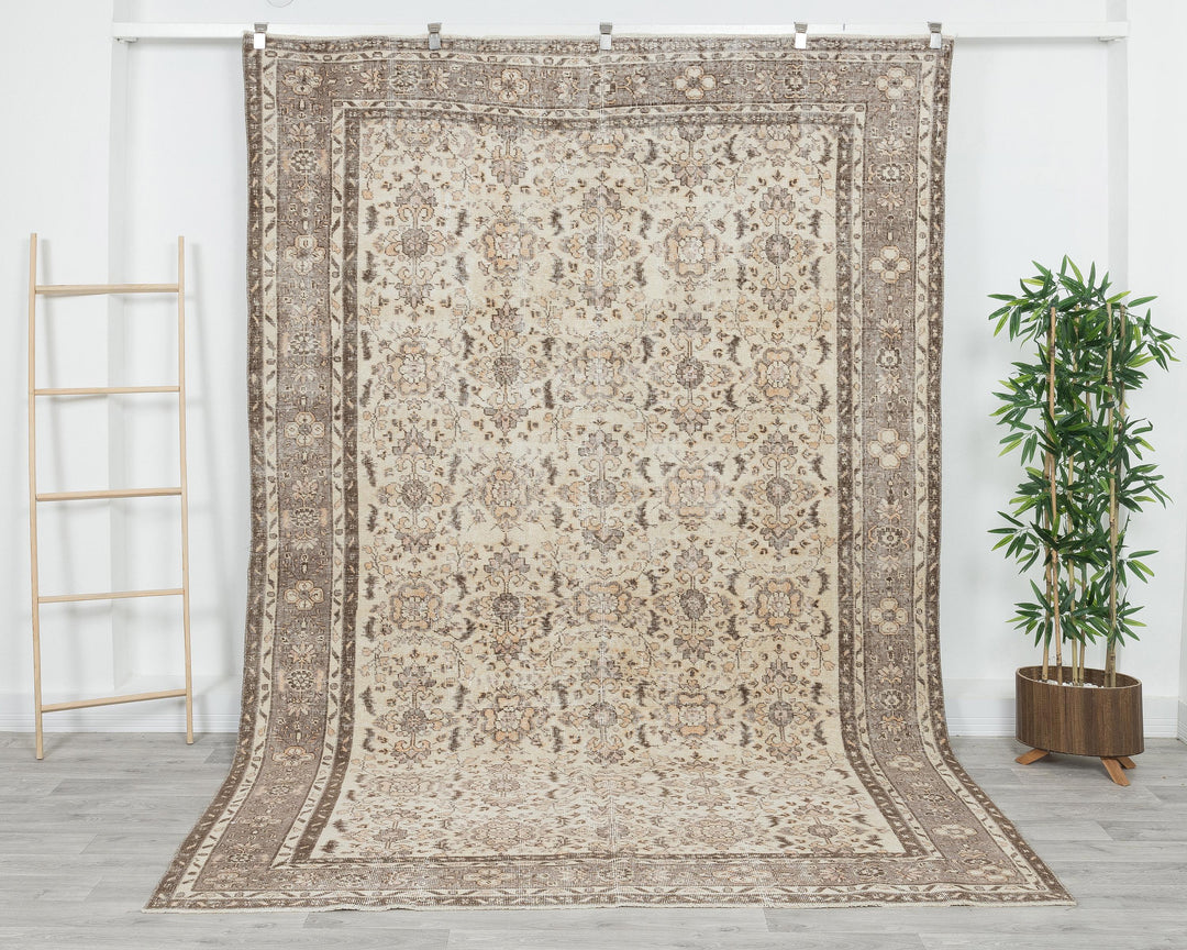 Neutral Oushak Rug 6' 11" x 9' 11" | No. VR85602