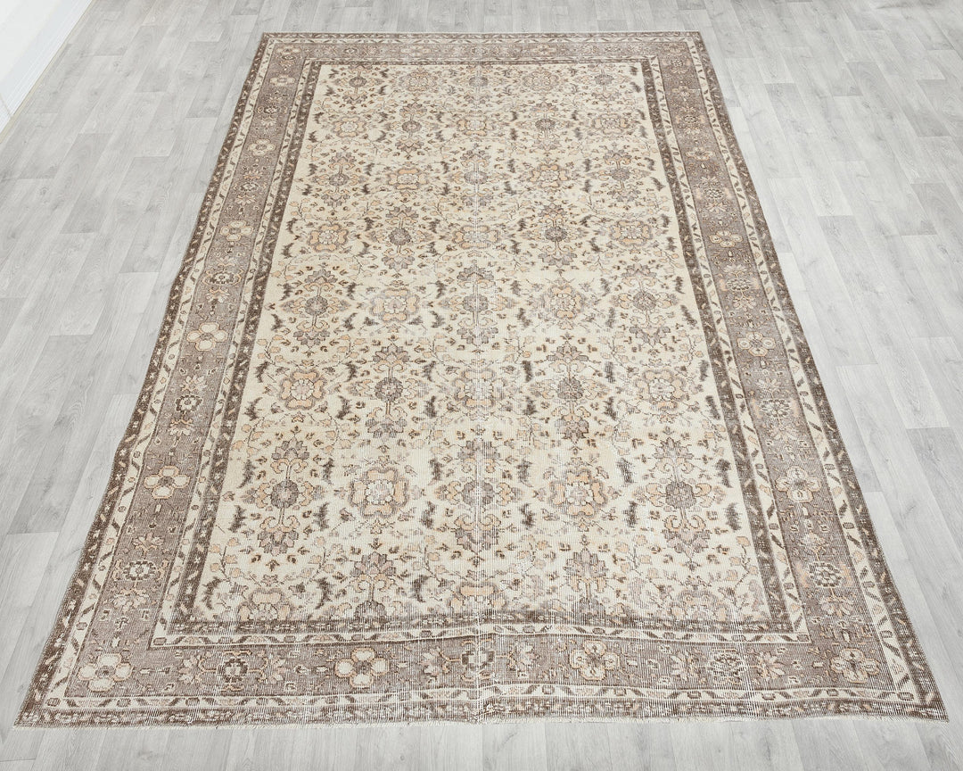 Neutral Oushak Rug 6' 11" x 9' 11" | No. VR85602