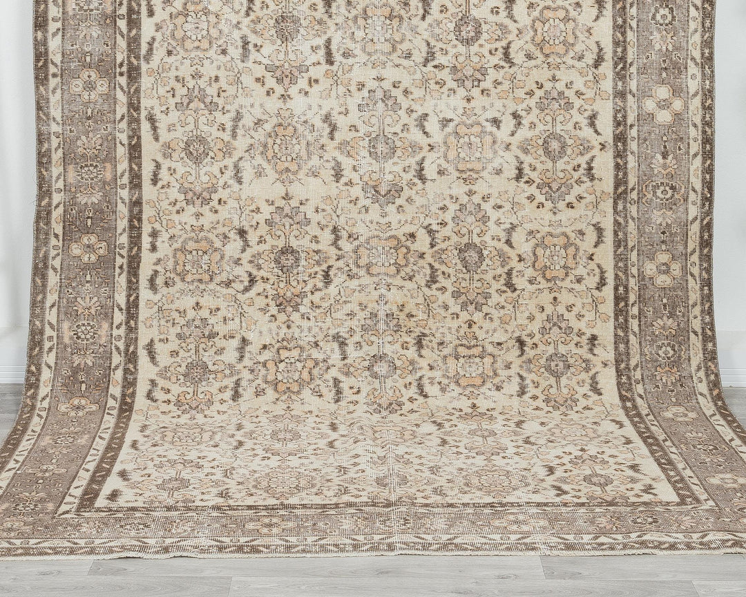 Neutral Oushak Rug 6' 11" x 9' 11" | No. VR85602