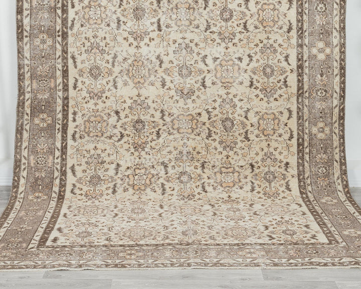 Neutral Oushak Rug 6' 11" x 9' 11" | No. VR85602