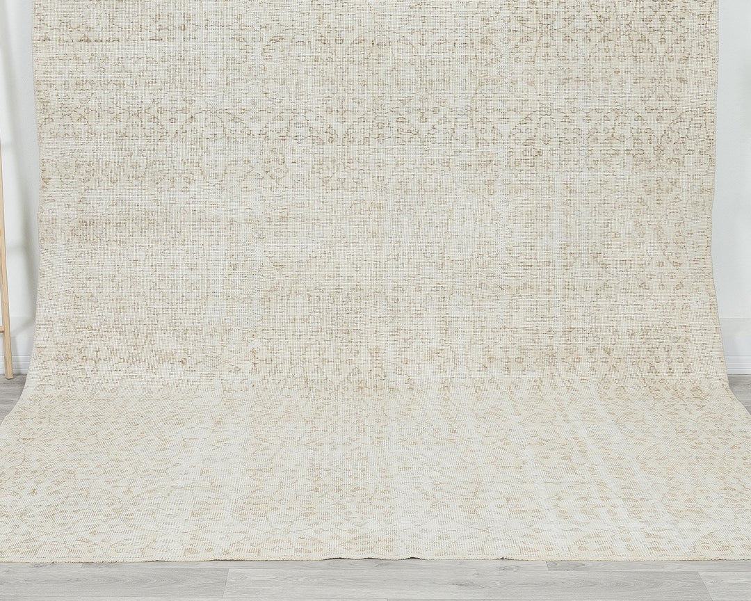 Beige Oushak Rug 6' 11" x 10' 2" | No. VR45539