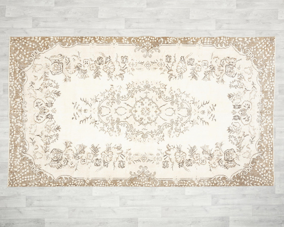 Beige Oushak Rug 5' 6" x 9' 4" | No. VR80740