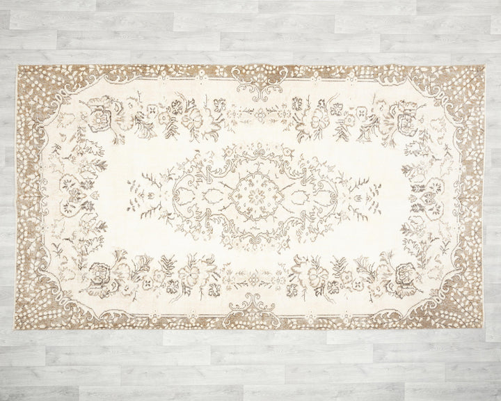 Beige Oushak Rug 5' 6" x 9' 4" | No. VR80740
