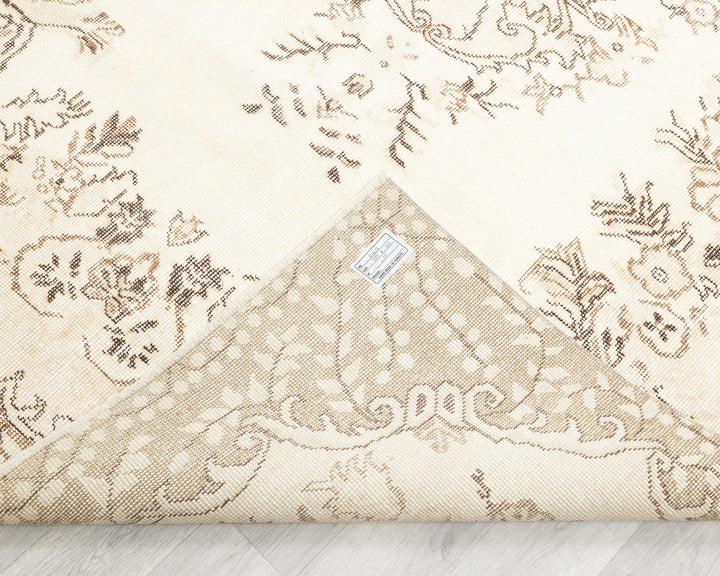 Beige Oushak Rug 5' 6" x 9' 4" | No. VR80740