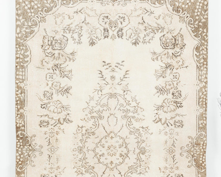 Beige Oushak Rug 5' 6" x 9' 4" | No. VR80740