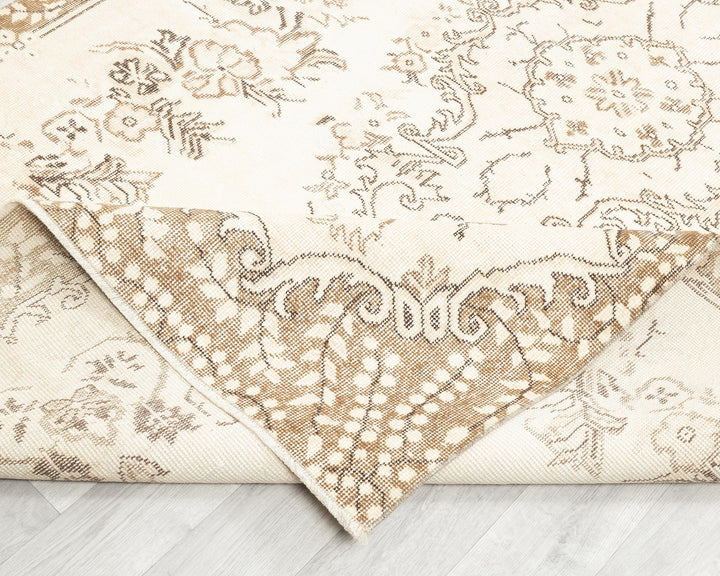 Beige Oushak Rug 5' 6" x 9' 4" | No. VR80740