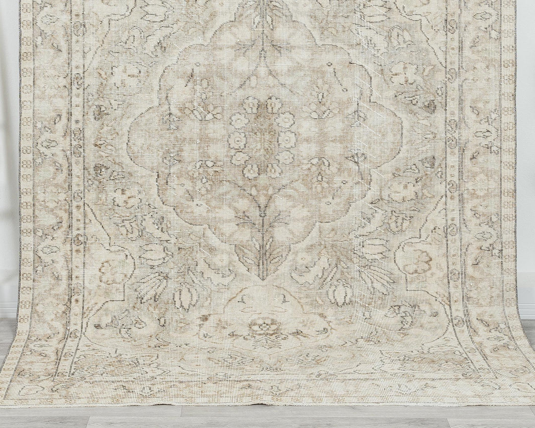 Neutral Oushak Rug 5' 7" x 8' 10" | No. VR36862