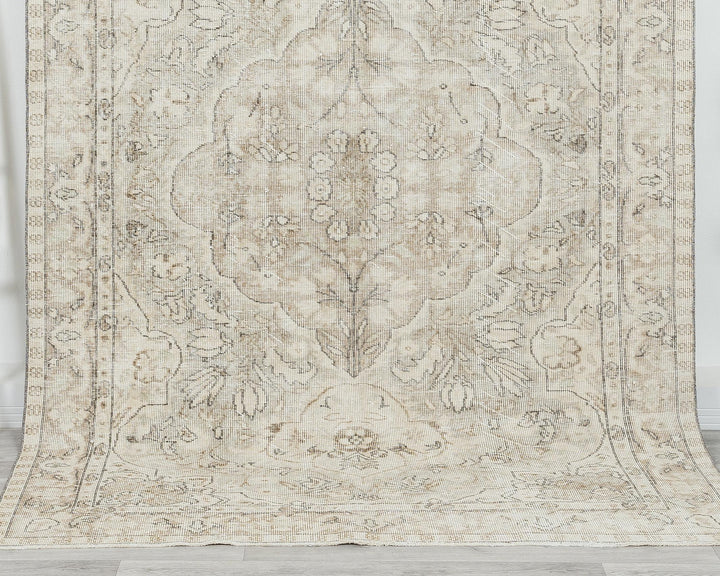 Neutral Oushak Rug 5' 7" x 8' 10" | No. VR36862