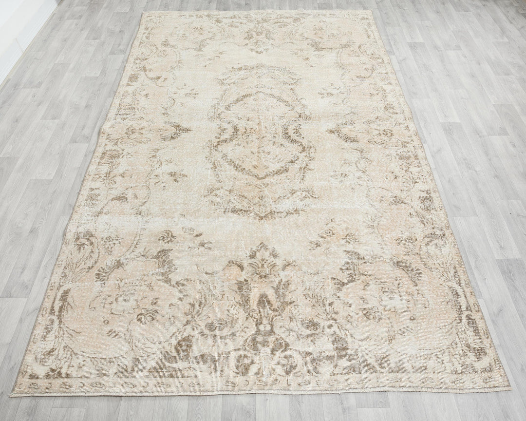 Beige Oushak Rug 6' 4" x 10' 2" | No. VR82012