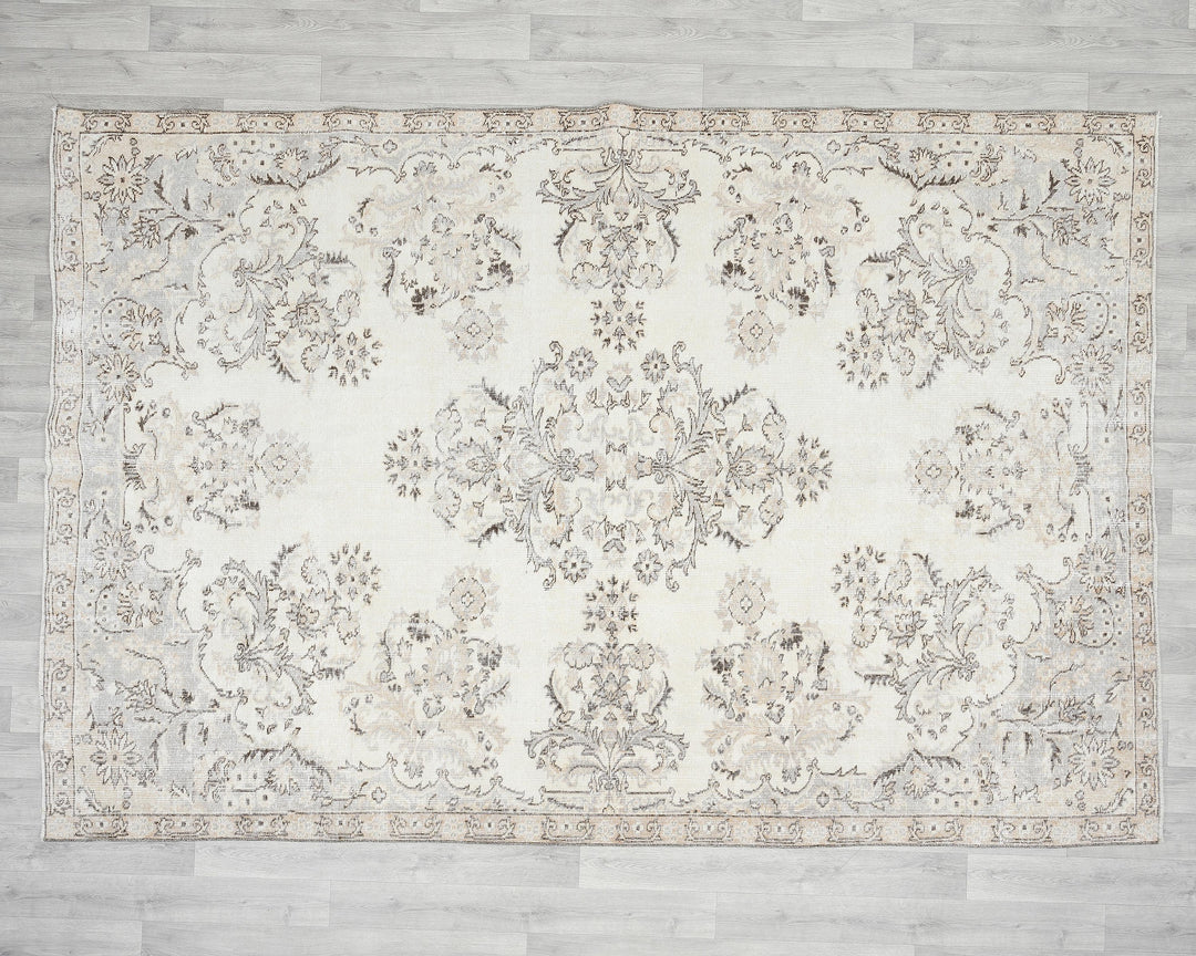 Beige Oushak Rug 6' 7" x 9' 5" | No. VR25837
