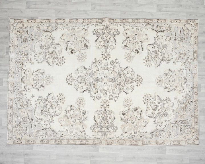 Beige Oushak Rug 6' 7" x 9' 5" | No. VR25837