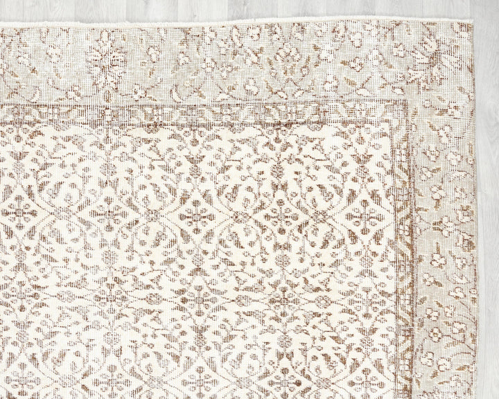 Neutral Oushak Rug 5' 10" x 9' 2" | No. VR50151