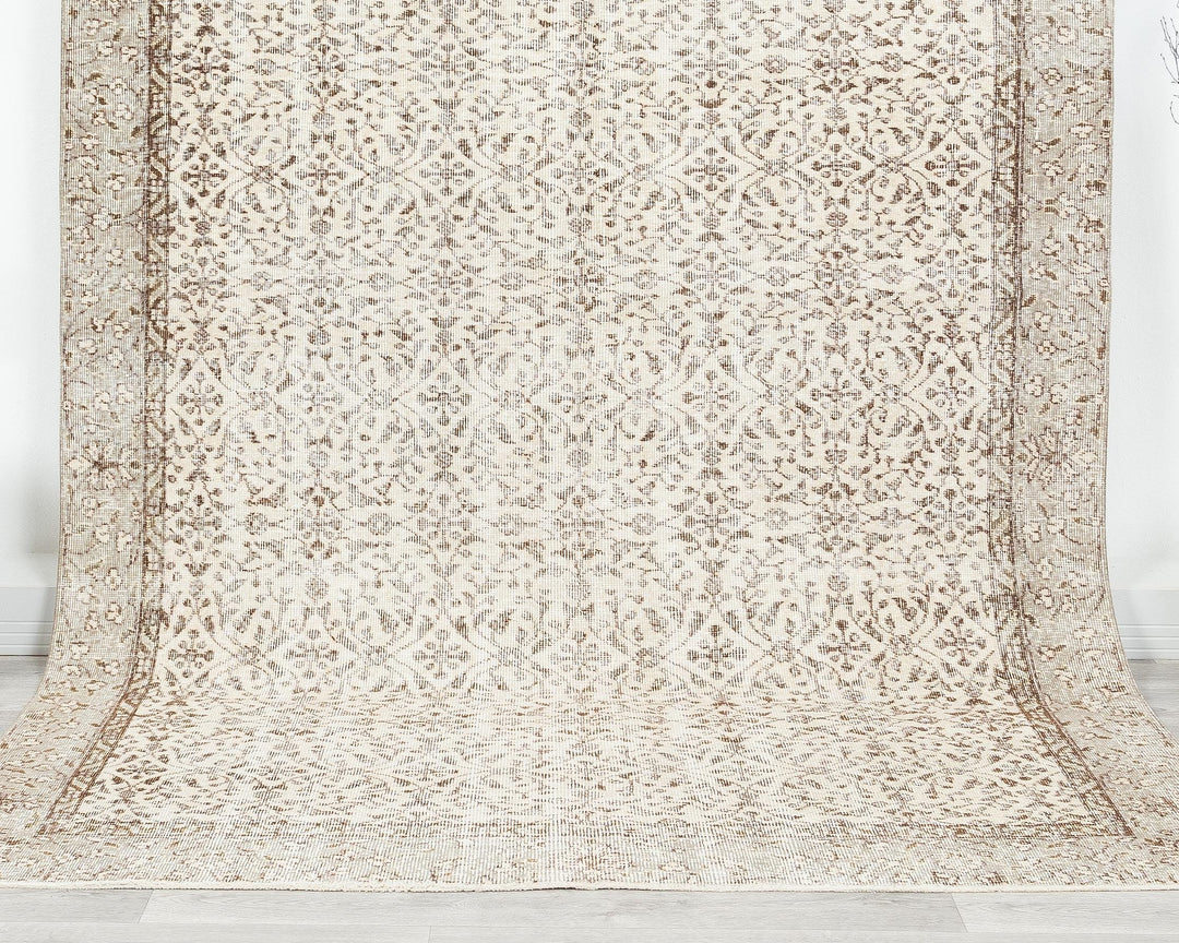 Neutral Oushak Rug 5' 10" x 9' 2" | No. VR50151