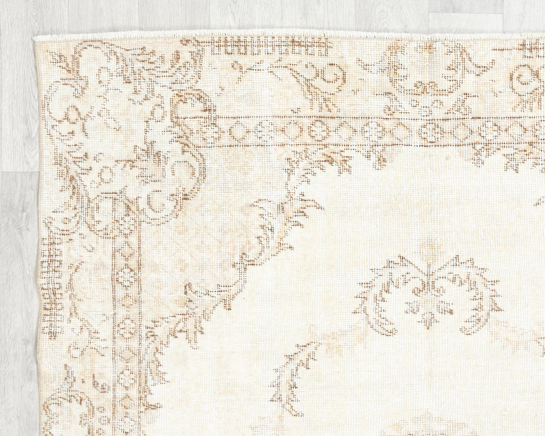 Beige Oushak Rug 4' 6" x 8' 2" | No. VR10013