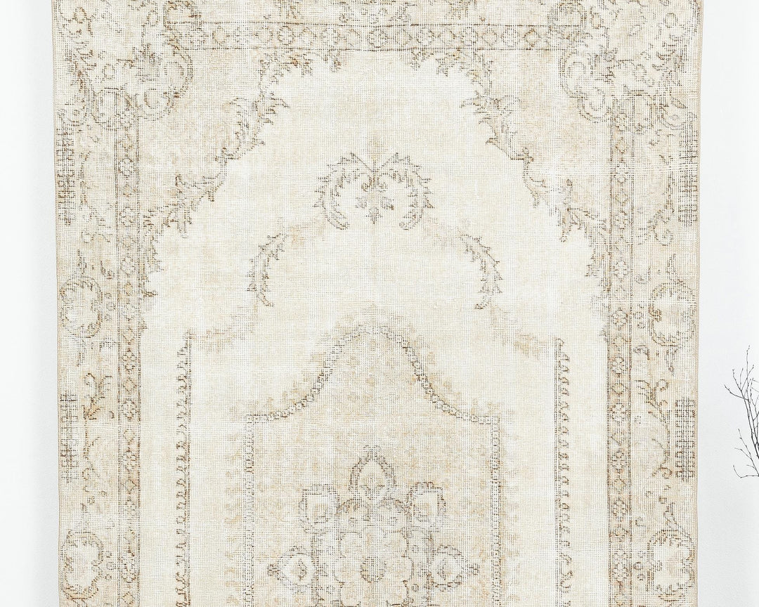 Beige Oushak Rug 4' 6" x 8' 2" | No. VR10013