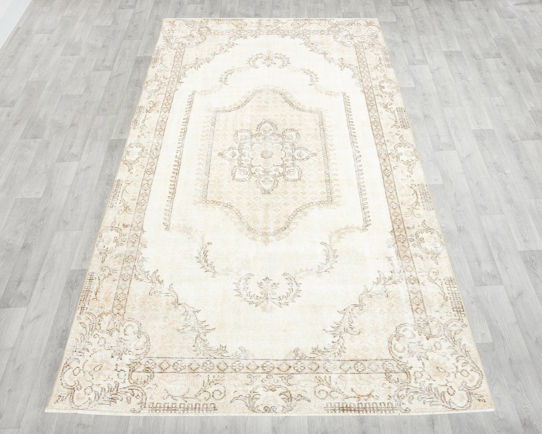 Beige Oushak Rug 4' 6" x 8' 2" | No. VR10013