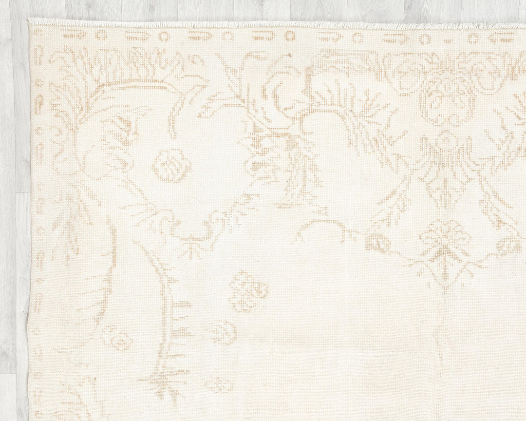 Beige Oushak Rug 6' 1" x 10' 1" | No. VR47625
