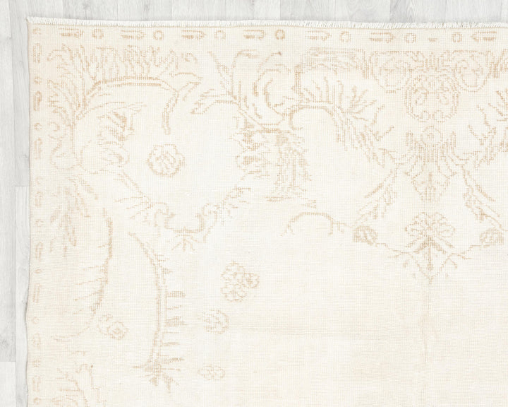 Beige Oushak Rug 6' 1" x 10' 1" | No. VR47625