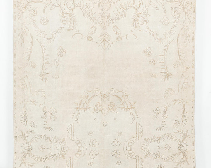 Beige Oushak Rug 6' 1" x 10' 1" | No. VR47625