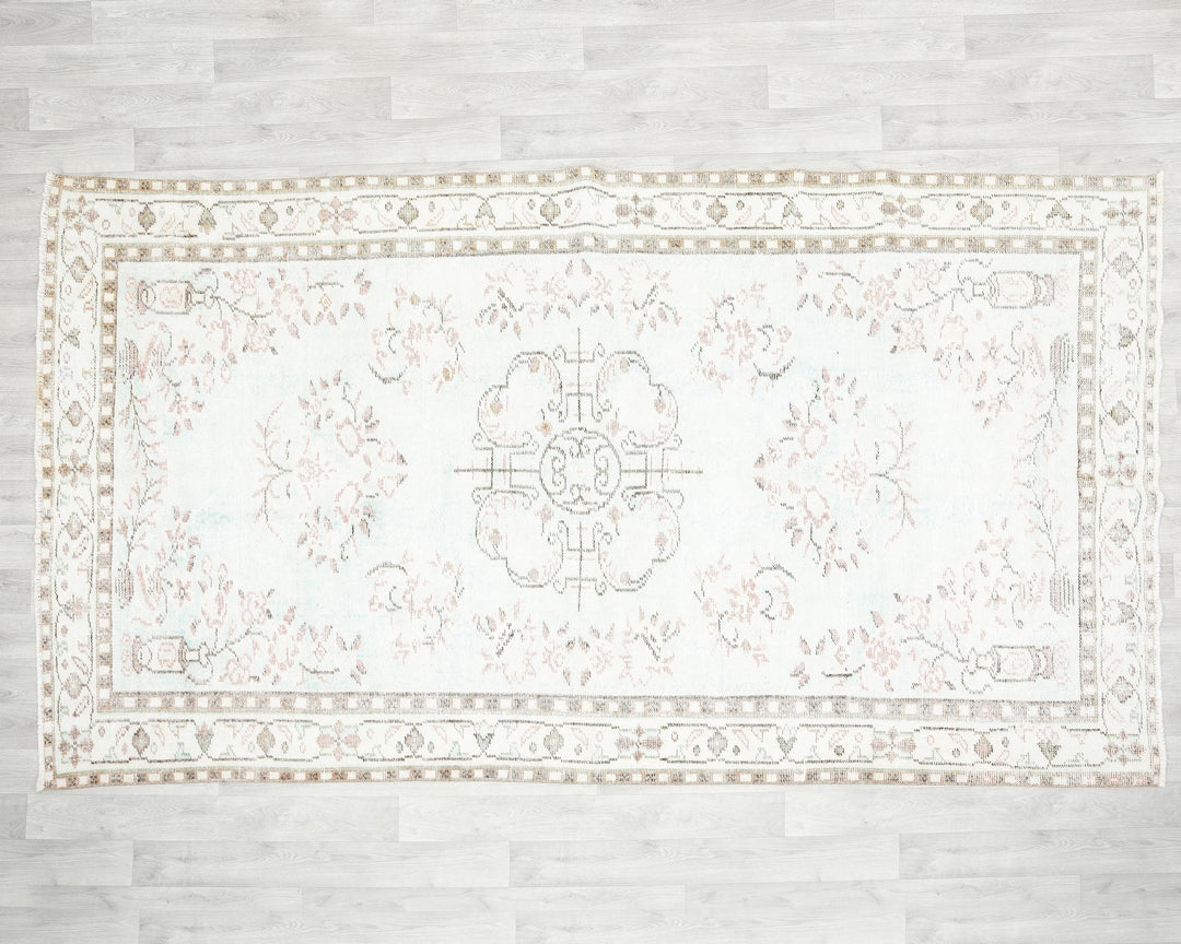 Neutral Oushak Rug 5' 6" x 9' 7" | No. VR20294